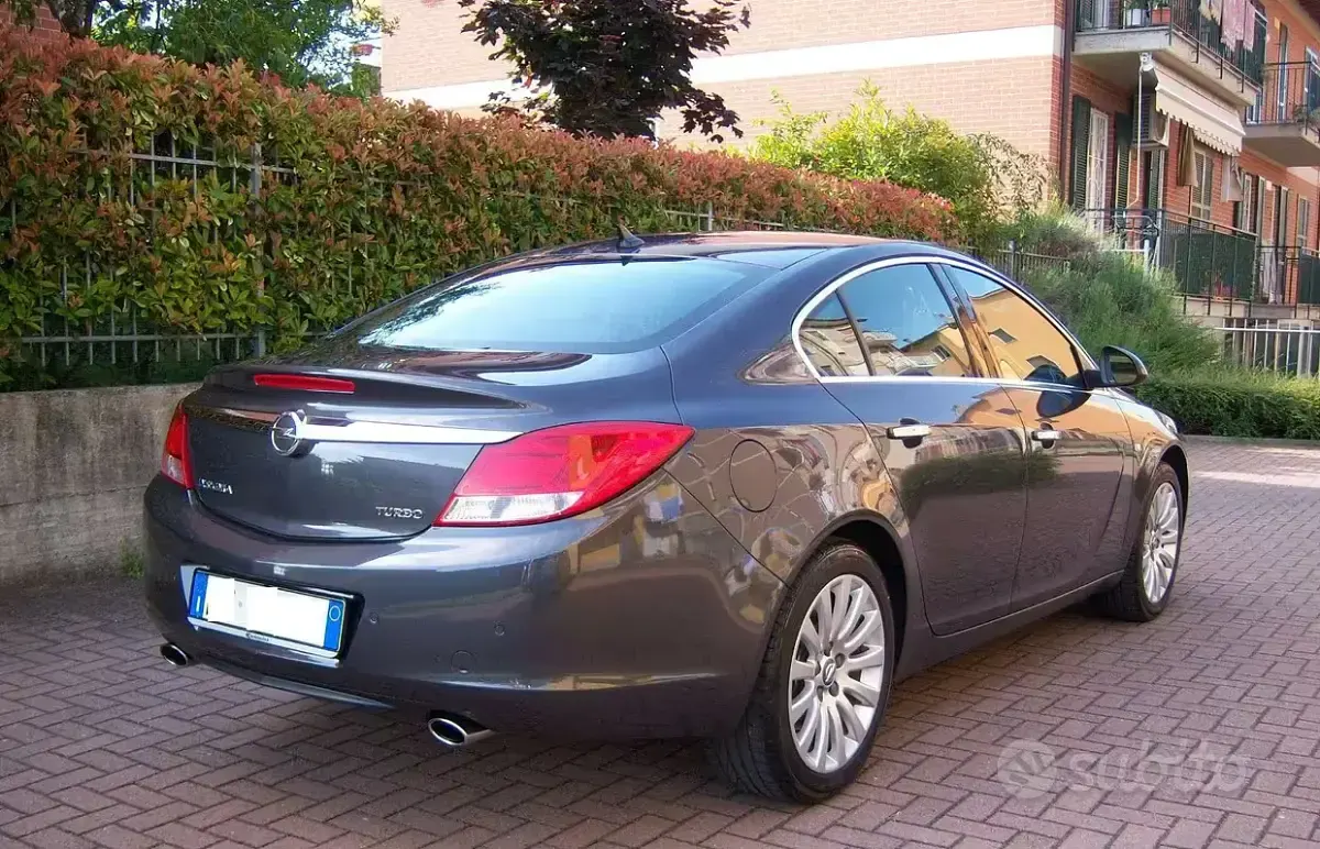 Usata Opel Insignia Cosmo 180 CV (132 kW) 2011 Grigio Berlina