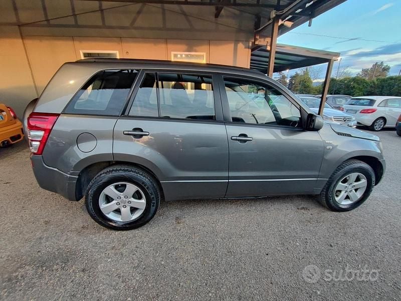 Usata Suzuki Grand Vitara 129 CV (94 kW) 2005 Grigio SUV