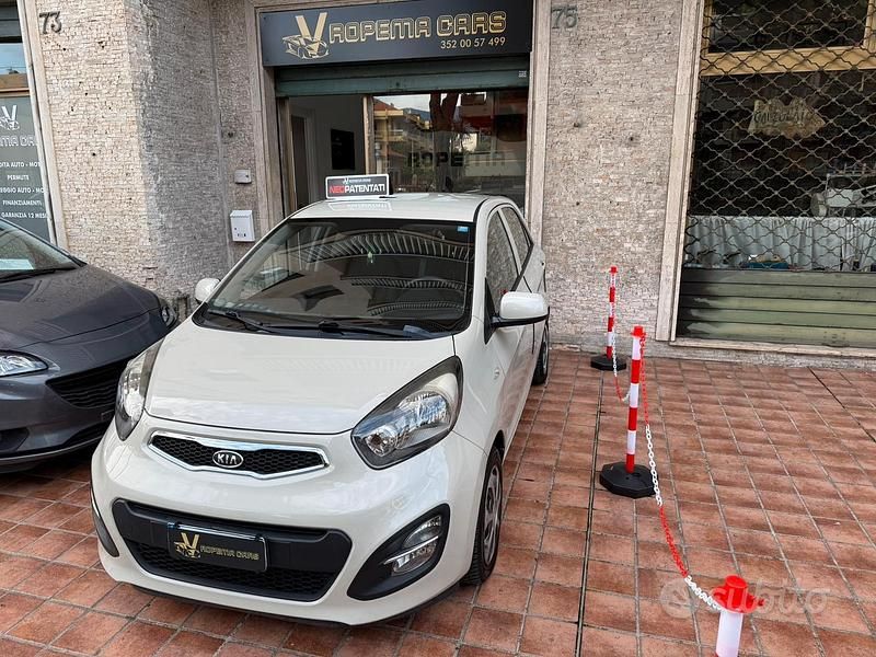 Usata Kia Picanto Style 69 CV (50 kW) 2011 Bianco Utilitaria