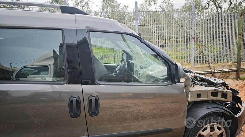 Usata Fiat Doblò 95 CV (69 kW) 2015 Grigio Monovolume