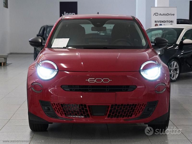 Rosso Usata 2024 Fiat 600 SUV | 20.900 € (Ottimo prezzo) - Immagine 1/4