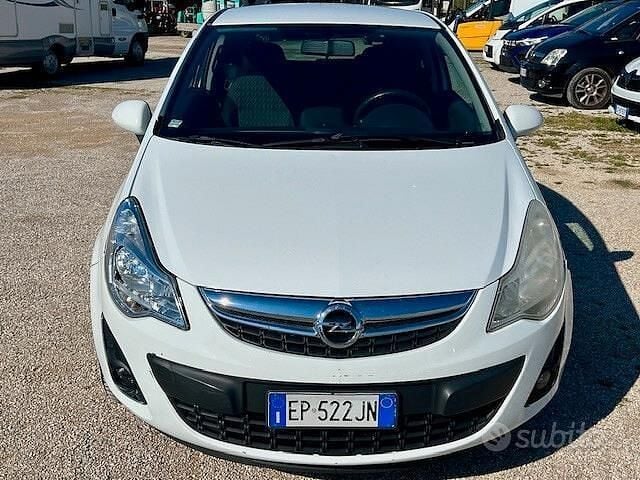 Usata Opel Corsa 85 CV (62 kW) 2013 Bianco Utilitaria