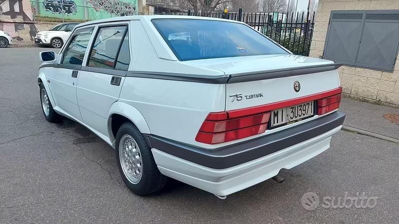 Usata Alfa Romeo 75 148 CV (108 kW) 1991 Bianco Berlina