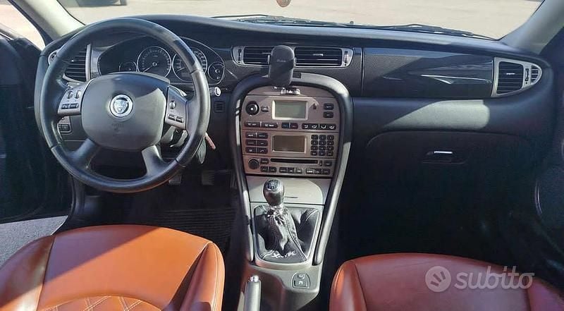 Usata Jaguar X-type Luxury 155 CV (114 kW) 2009 Nero Berlina