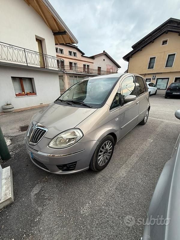 Usata Lancia Musa 90 CV (66 kW) 2007 Oro Monovolume