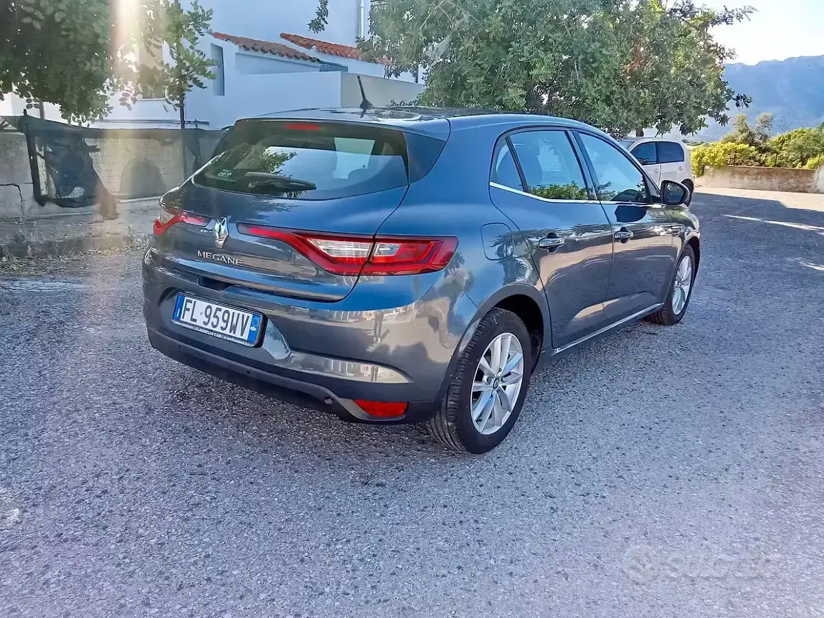 Usata Renault Mégane 120 CV (88 kW) 2017 Blu Utilitaria