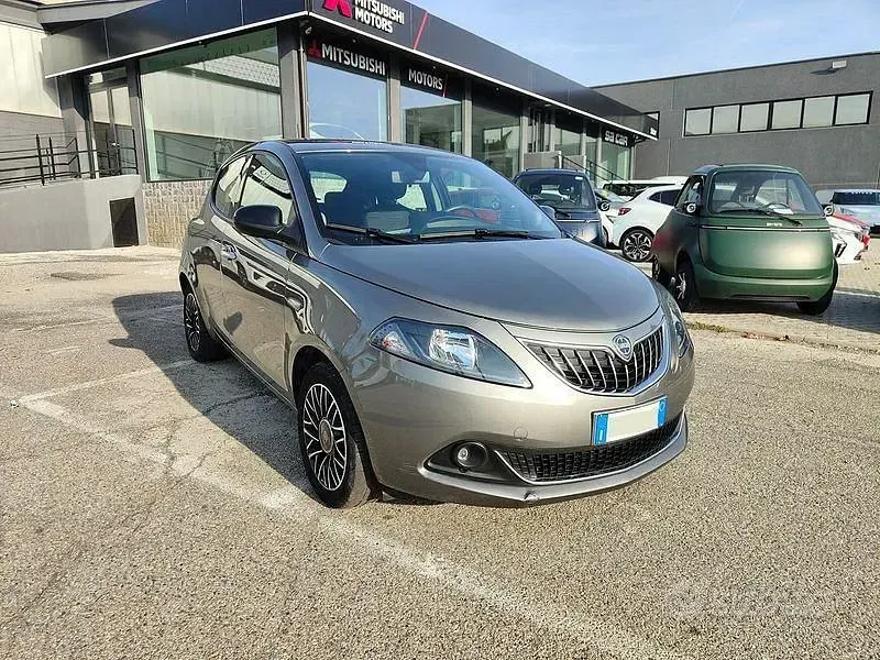 Usata Lancia Ypsilon S 69 CV (50 kW) 2024 Grigio Utilitaria