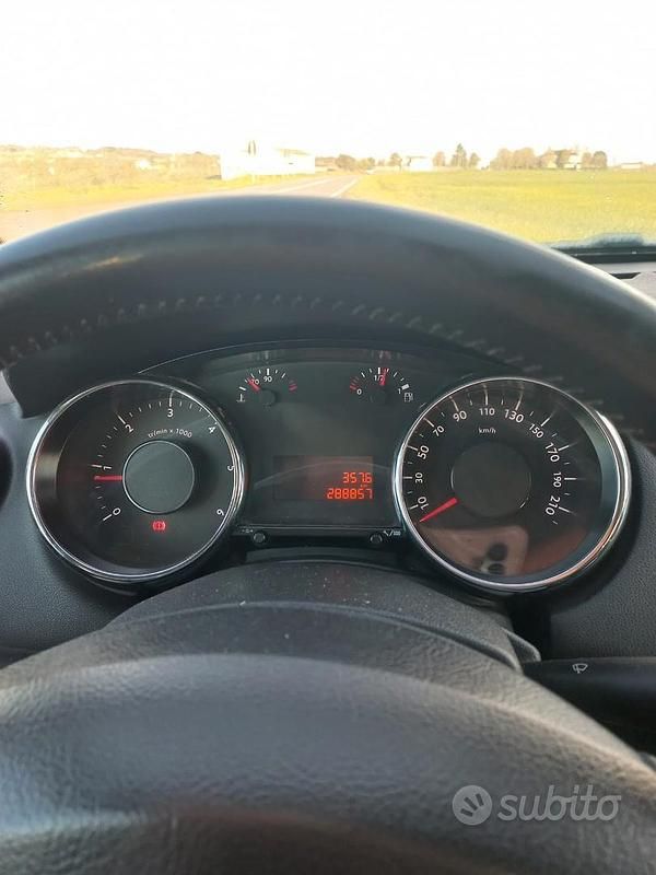 Usata Peugeot 5008 112 CV (82 kW) 2011 Bianco Monovolume