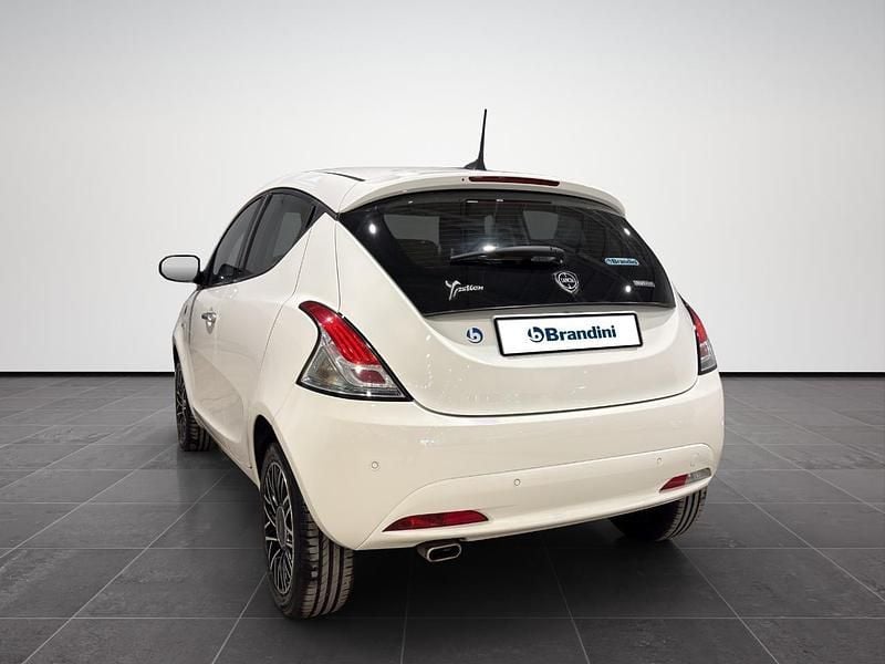 Usata Lancia Ypsilon S 70 CV (51 kW) 2022 Bianco Utilitaria