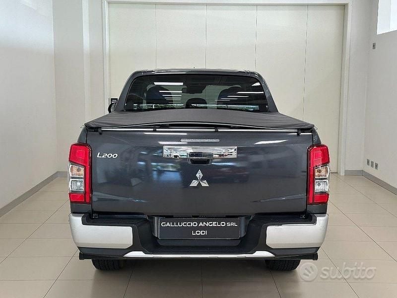 Usata Mitsubishi L200 Select 150 CV (110 kW) 2022 Grigio Pick-up