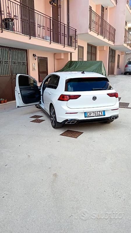 Usata VW Golf VIII R-line 150 CV (110 kW) 2022 Bianco Berlina