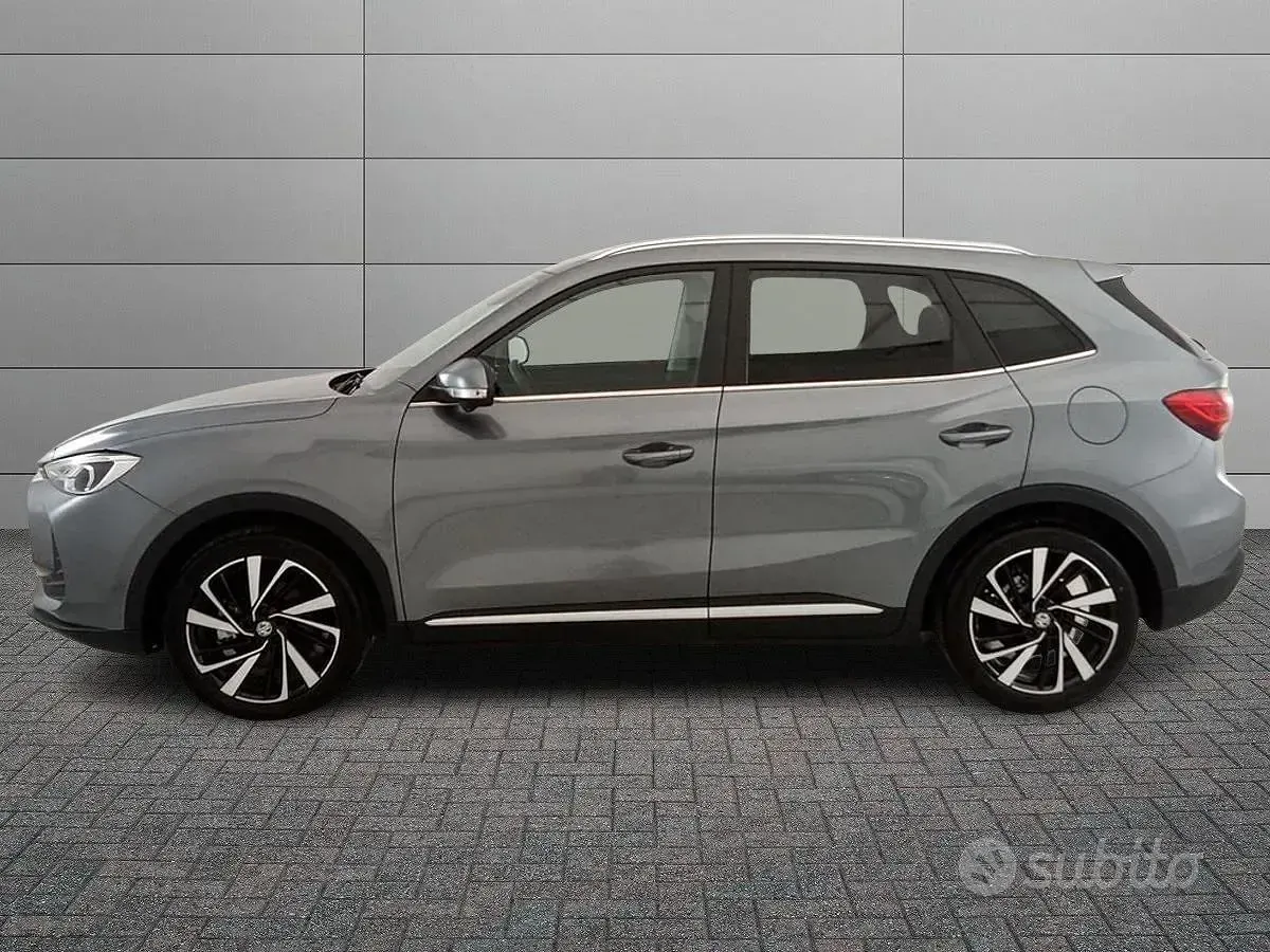 Usata MG ZS Luxury 102 CV (75 kW) 2025 Grigio SUV