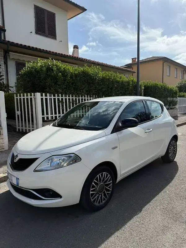 Usata Lancia Ypsilon Platinum 69 CV (50 kW) 2016 Utilitaria