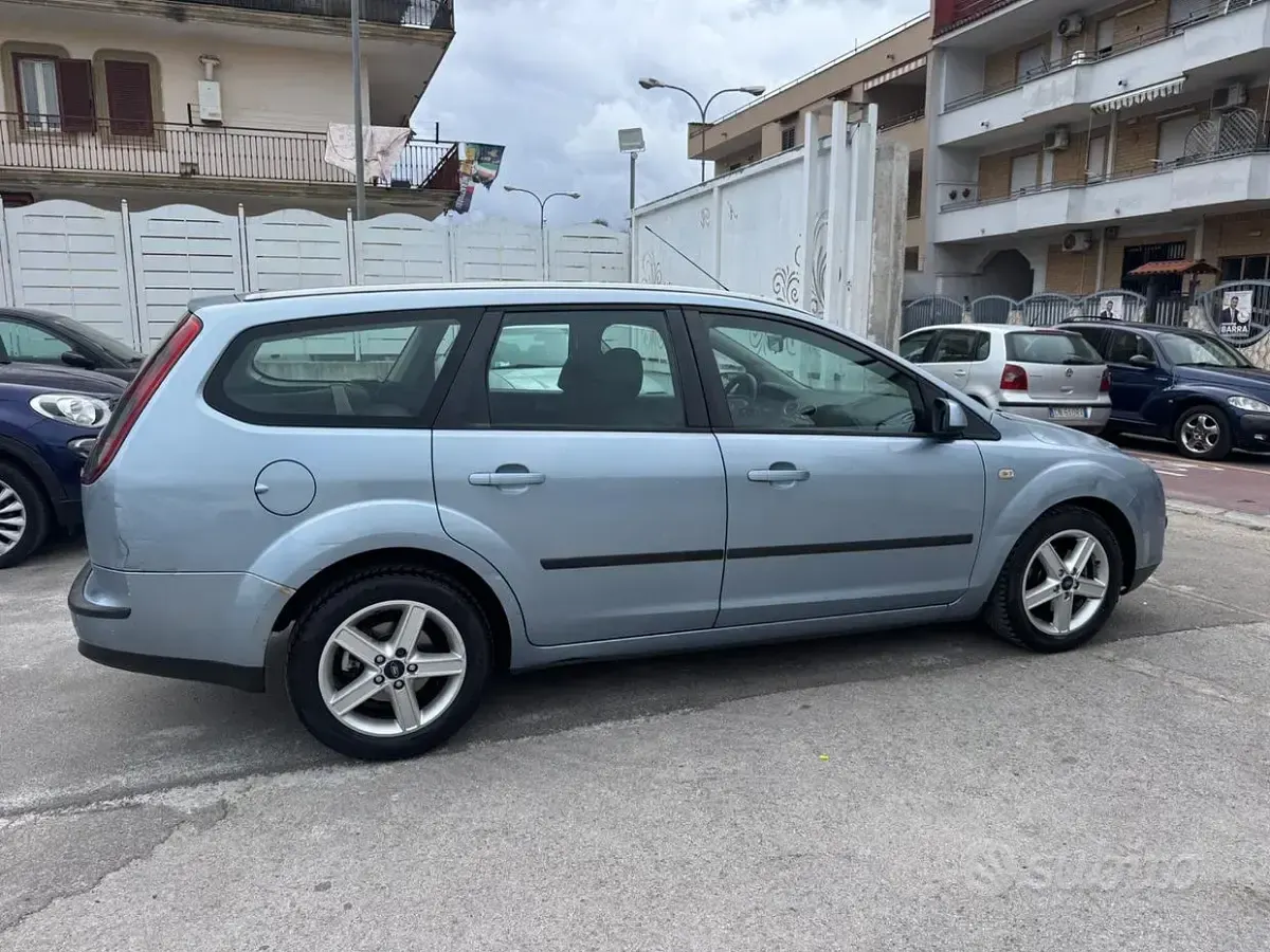 Usata Ford Focus 90 CV (66 kW) 2006 Blu Station wagon