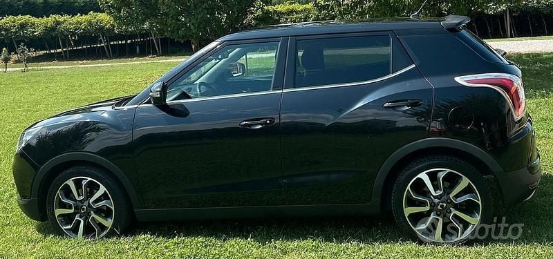 Usata Ssangyong (KGM) Tivoli 116 CV (85 kW) 2016 Nero SUV