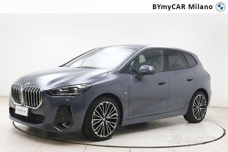 Usata BMW 218 Active Tourer Comfort Edition 150 CV (110 kW) 2024 Storm bay metallizzato Monovolume