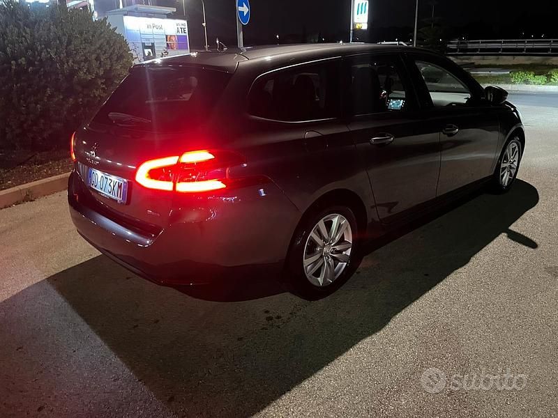 Usata Peugeot 308 99 CV (72 kW) 2015 Marrone Station wagon