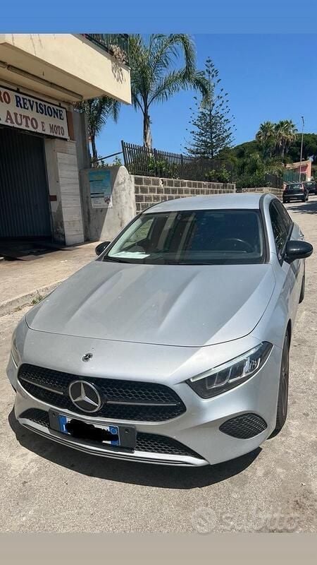 Usata Mercedes A180 Advanced 109 CV (80 kW) 2023 Grigio Utilitaria