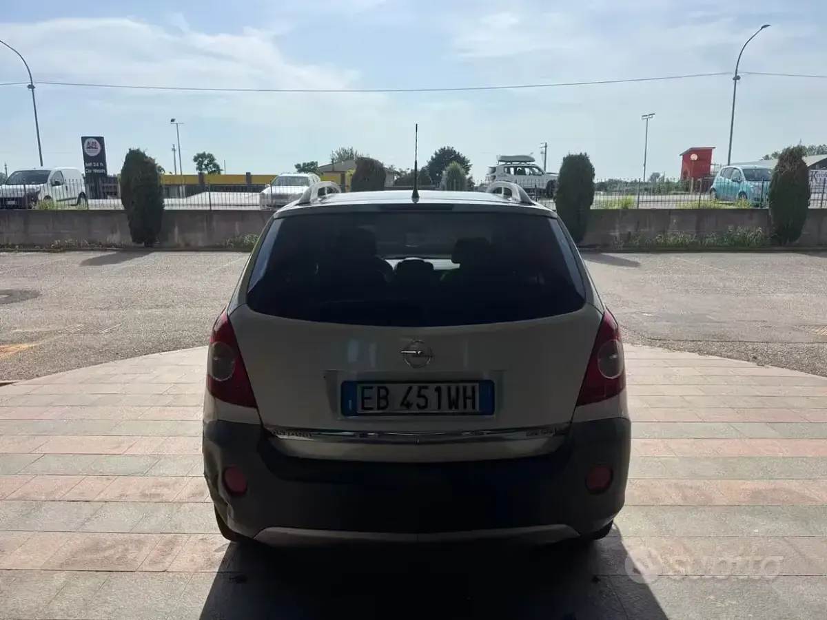 Usata Opel Antara Edition+ 127 CV (93 kW) 2010 Grigio SUV