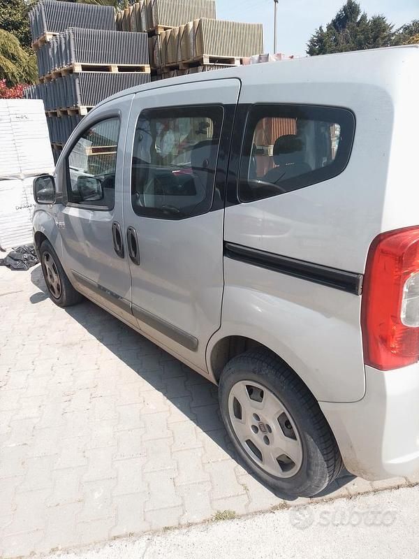 Begagnad Fiat Qubo Trekking 75 HK (55 kW) 2017 Grå Minibuss