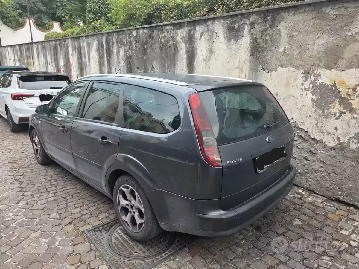 Usata Ford Focus 90 CV (66 kW) 2007 Bianco Station wagon