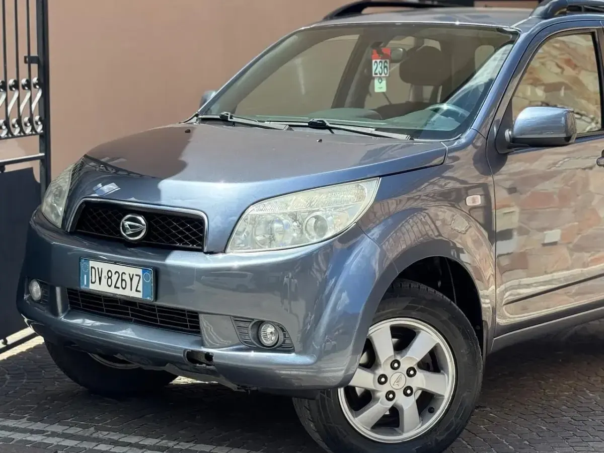 Usata Daihatsu Terios HIRO 105 CV (77 kW) 2009 Grigio SUV