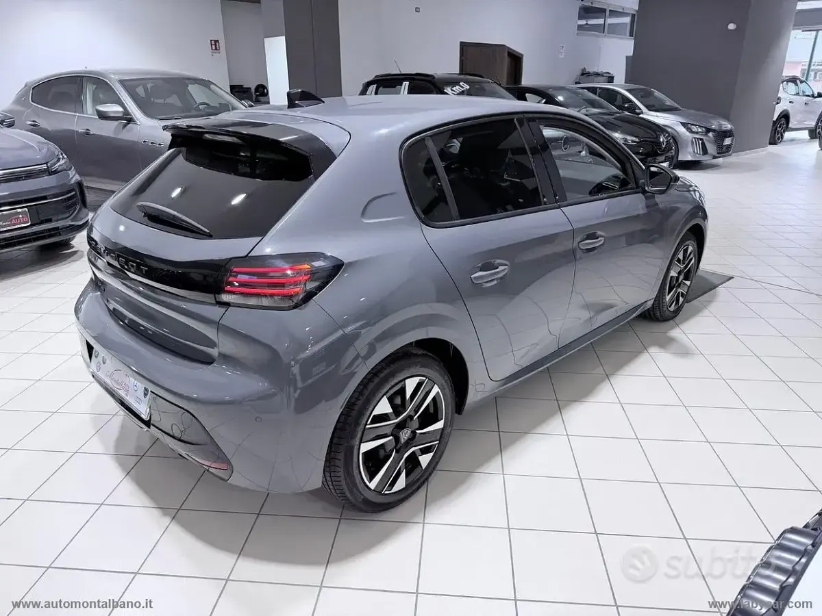Usata Peugeot 208 Allure 102 CV (75 kW) 2025 Grigio Utilitaria