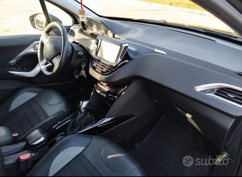 Usata Peugeot 2008 102 CV (75 kW) 2019 Grigio SUV