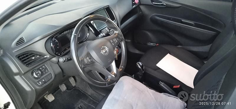 Usata Opel Karl Rocks 75 CV (55 kW) 2019 Bianco Utilitaria