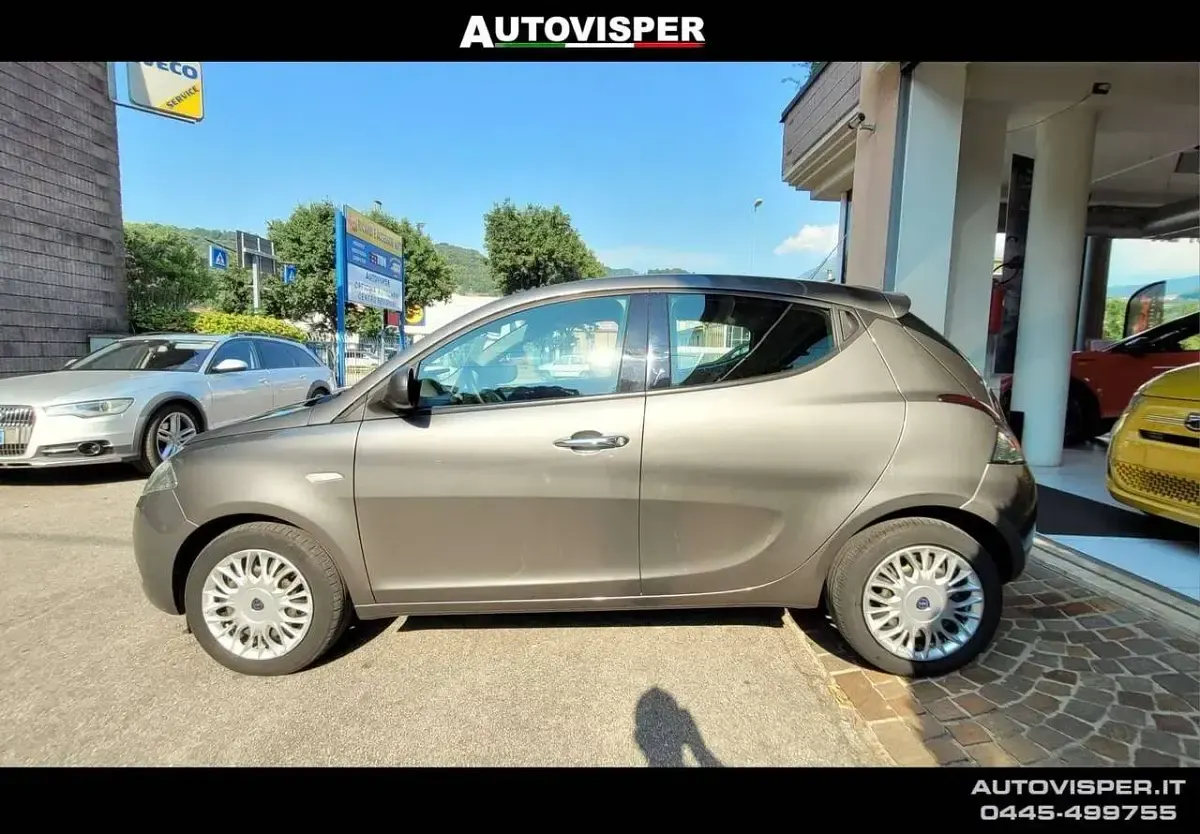 Usata Lancia Ypsilon Silver 69 CV (50 kW) 2017 Grigio Utilitaria