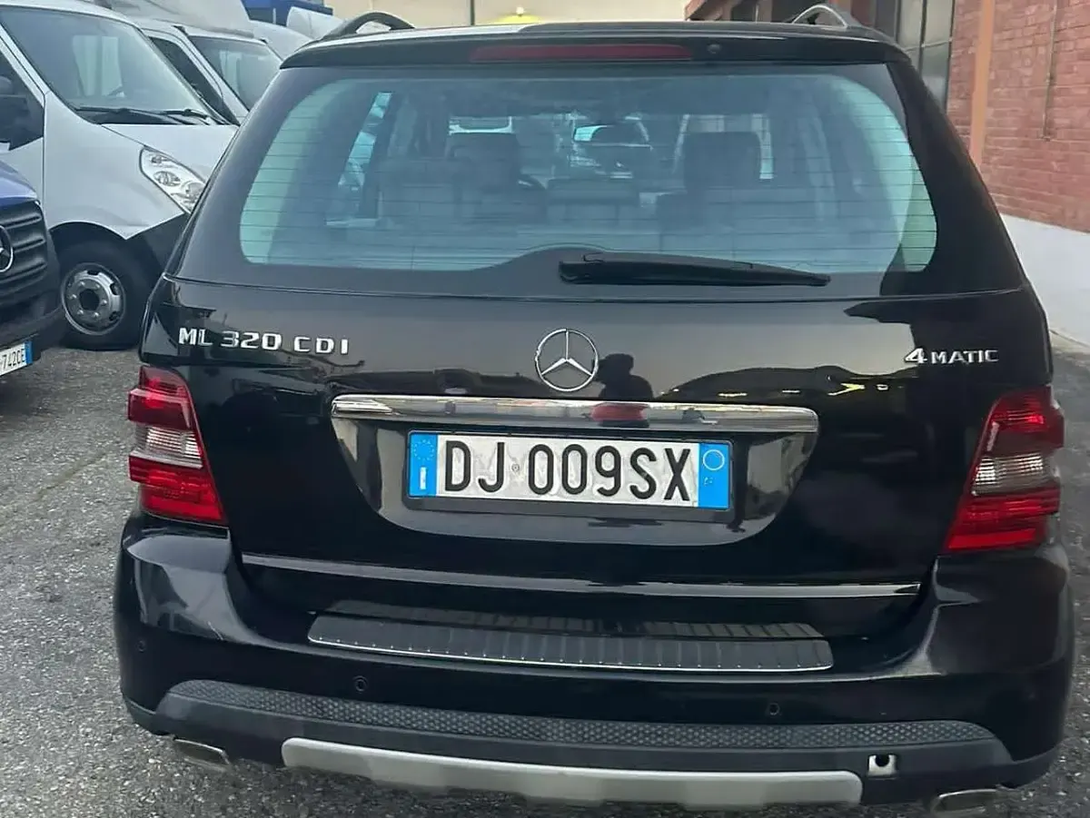 Usata Mercedes ML320 224 CV (164 kW) 2007 Blu/azzurro SUV
