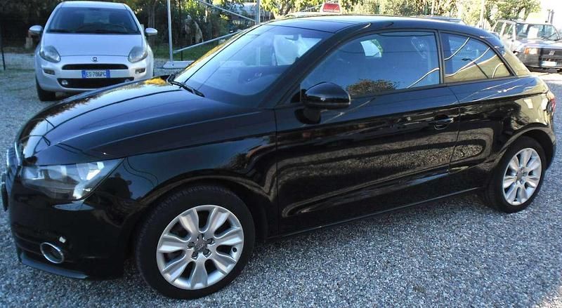 Nero Usata 2012 Audi A1 Ambition Due volumi | 8800 € (Buon prezzo) - Immagine 1/4