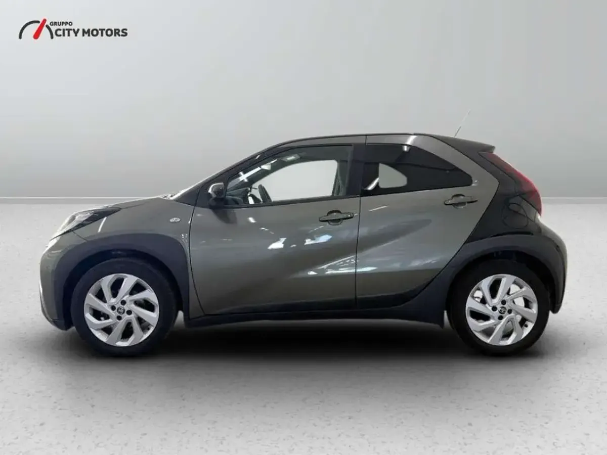 Usata Toyota Aygo X Trend 72 CV (52 kW) 2022 Verde SUV