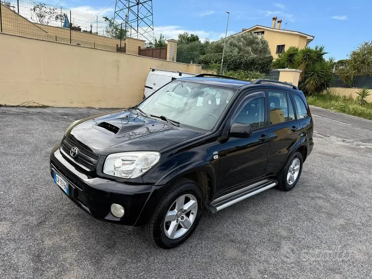 Usata Toyota RAV4 116 CV (85 kW) 2005 Nero SUV