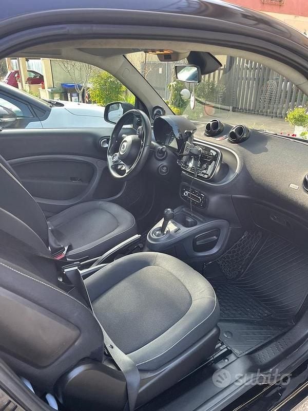 Begagnad Smart ForTwo Coupé 90 HK (66 kW) 2018 Svart Sportkupé