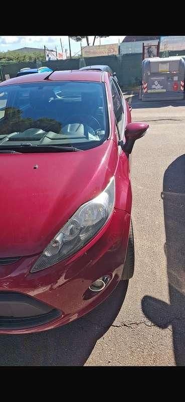 Usata Ford Fiesta 60 CV (44 kW) 2013 Berlina
