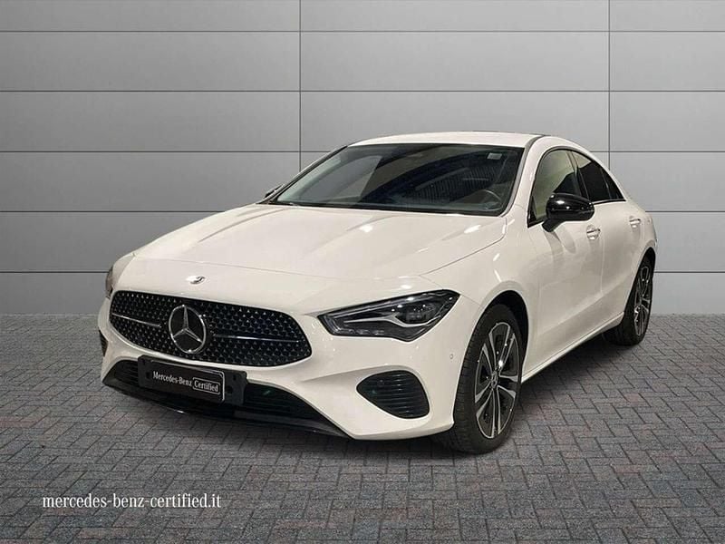 Bianco Usata 2023 Mercedes CLA180 Advanced Tre volumi | 34.900 € (Cara) - Immagine 1/4