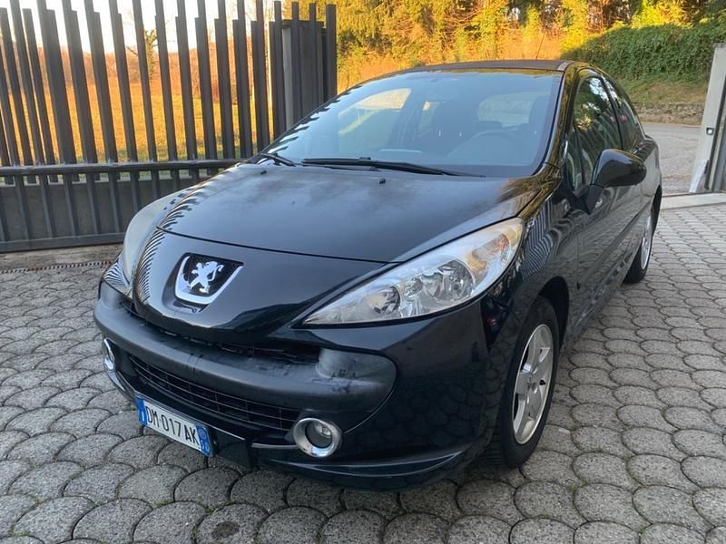 Nero Usata 2007 Peugeot 207 Tre volumi | 1800 € (Ottimo prezzo) - Immagine 1/4