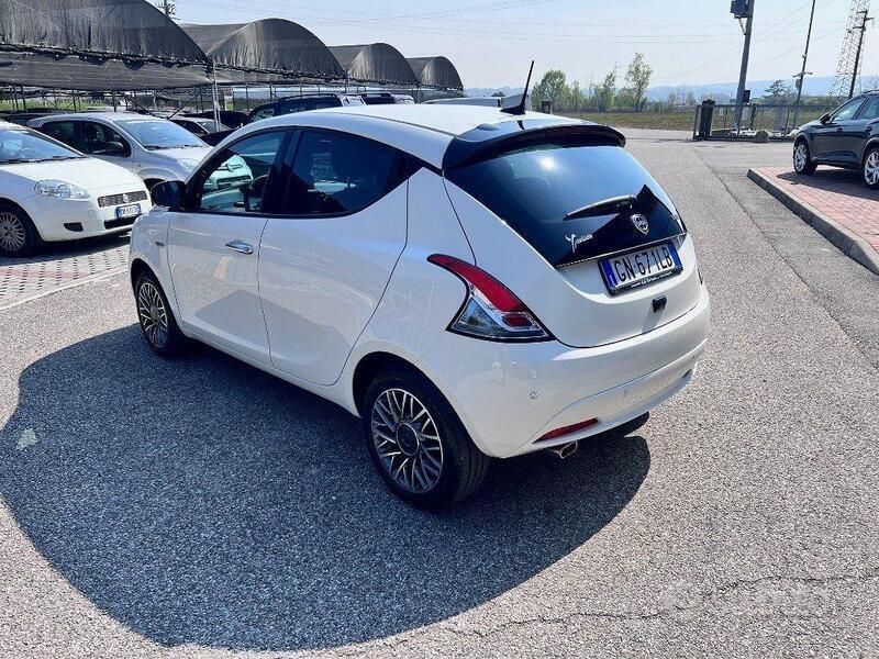 Usata Lancia Ypsilon S 69 CV (50 kW) 2023 Bianco Utilitaria