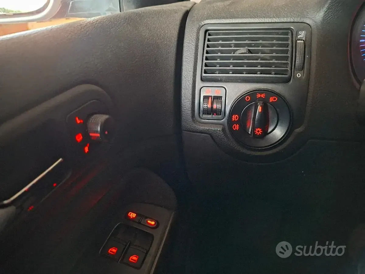 Usado VW Golf IV GTI 179 CV (131 kW) 2002 Gris Berlina