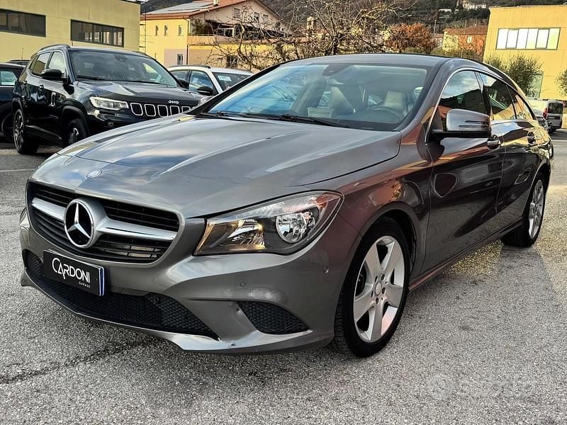 Grigio Usata 2016 Mercedes CLA180 Premium Tre volumi | 13.000 € (Ottimo prezzo) - Immagine 1/4