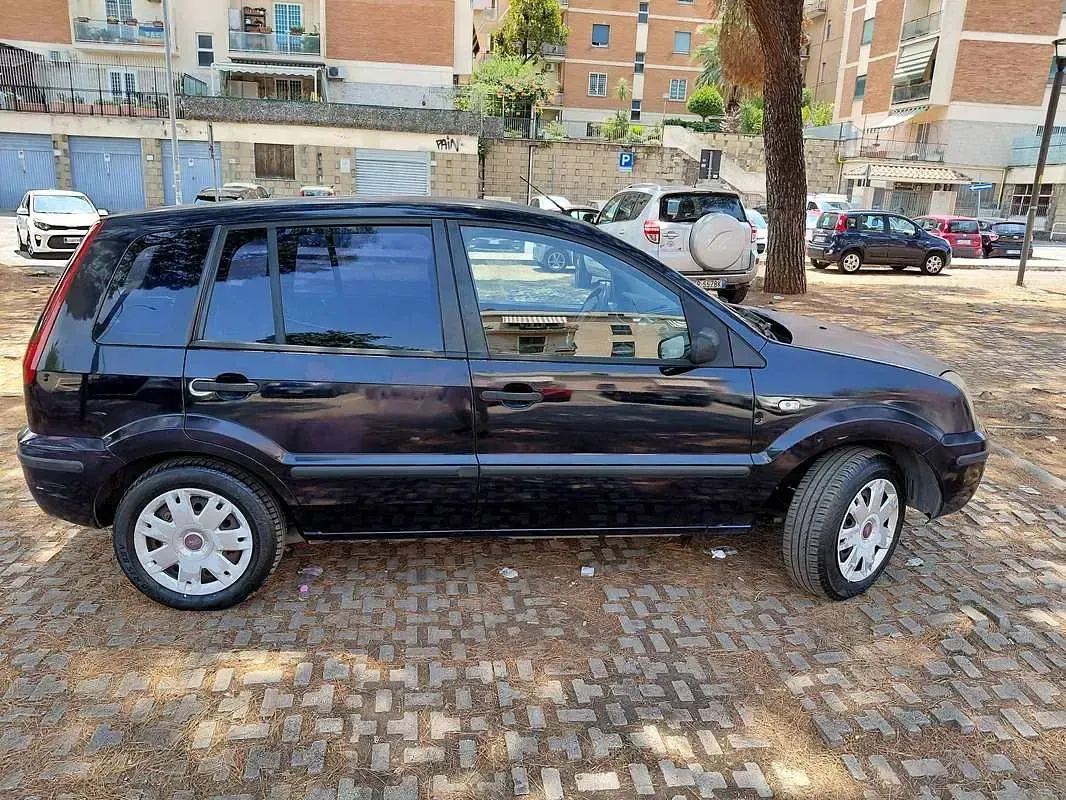 Usata Ford Fusion Collection 68 CV (50 kW) 2006 Blu/azzurro Utilitaria