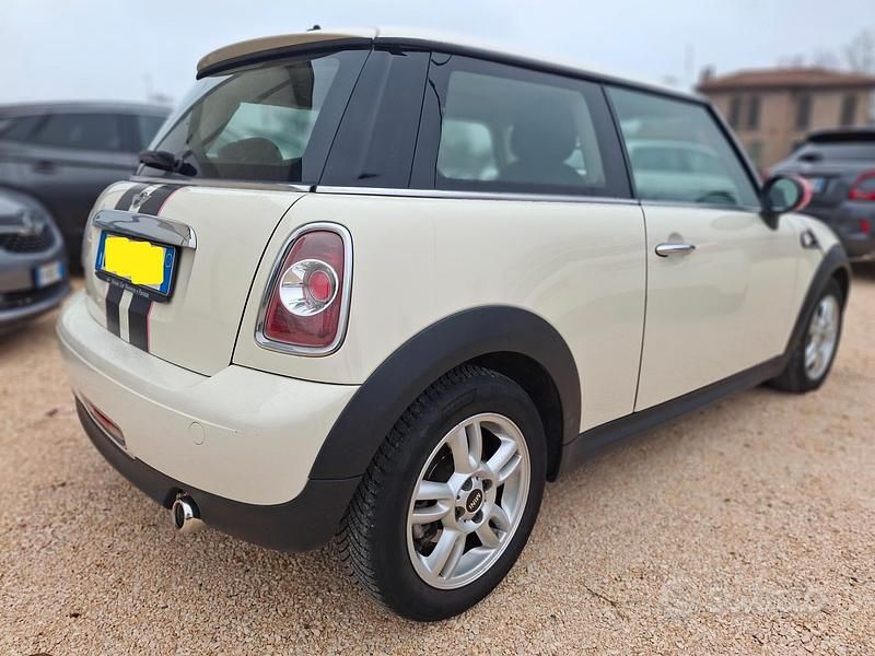 Usata Mini One D 90 CV (66 kW) 2013 Beige Utilitaria