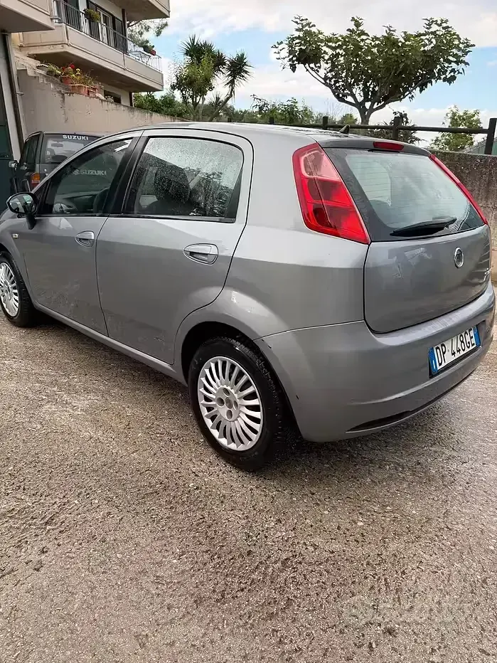 Usata Fiat Grande Punto Active 75 CV (55 kW) 2008 Grigio Utilitaria