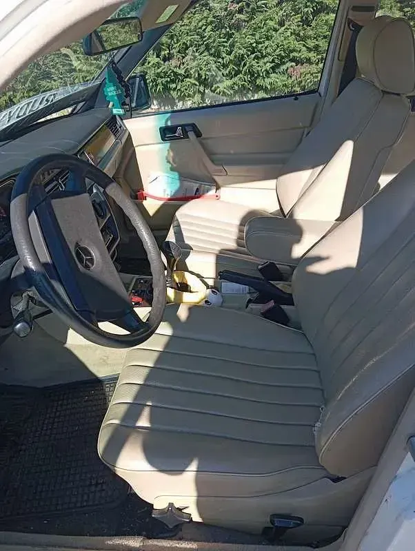 Usata Mercedes 190 122 CV (89 kW) 1984 Berlina