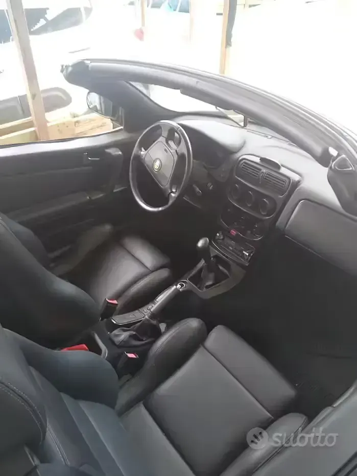 Usata Alfa Romeo Spider 150 CV (110 kW) 1995 Bianco Cabrio