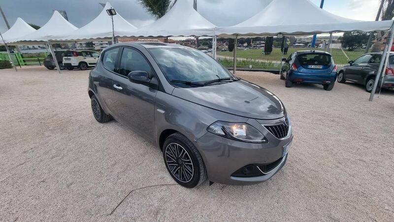 Usata Lancia Ypsilon S 69 CV (50 kW) 2022 Grigio Utilitaria