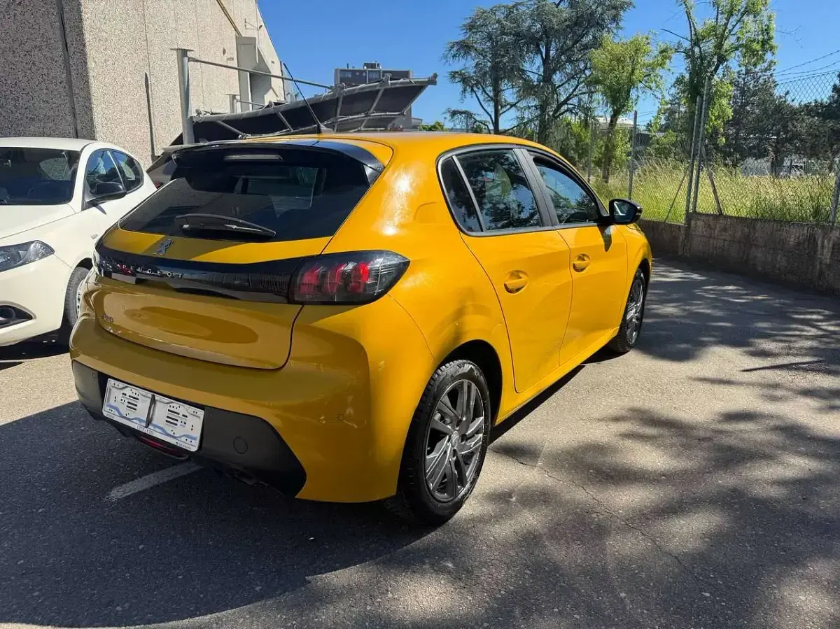 Usata Peugeot 208 Active 101 CV (74 kW) 2022 Giallo Utilitaria