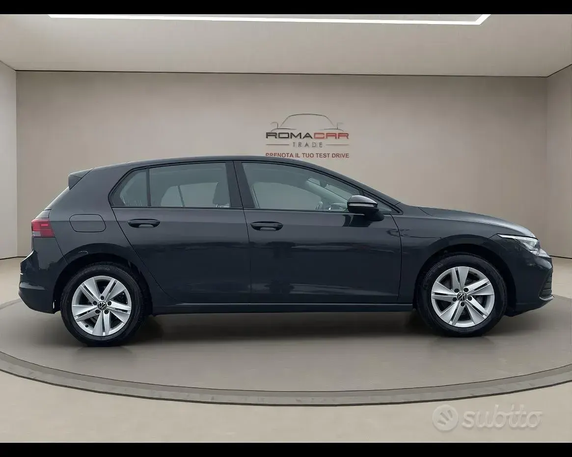Usata VW Golf VIII Life 110 CV (80 kW) 2023 Grigio Berlina