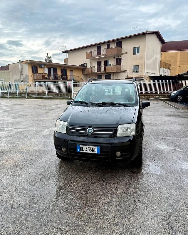 Usata Fiat Panda 4x4 69 CV (50 kW) 2007 Nero Utilitaria